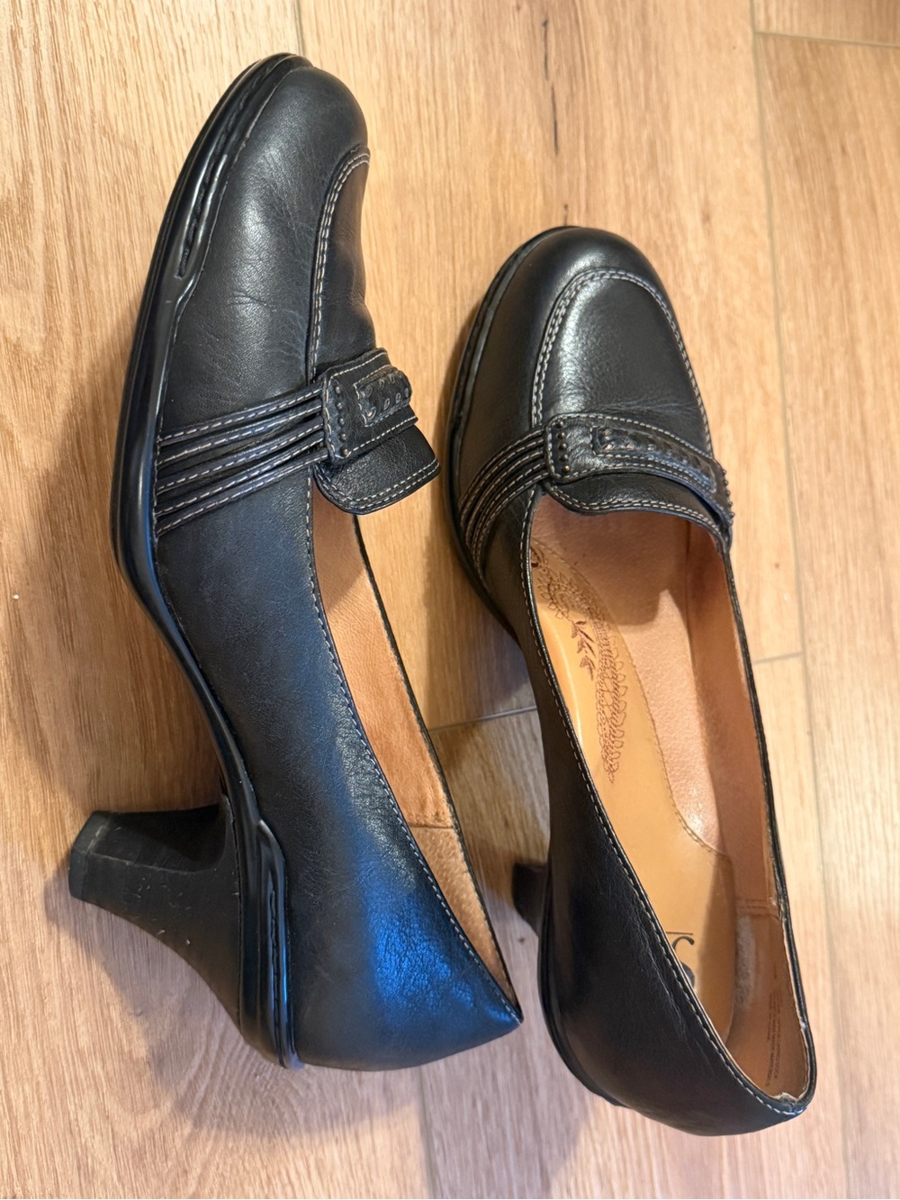 Söfft Black Leather Loafter Heels